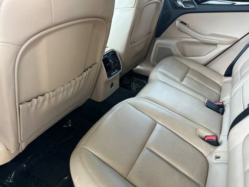 Certified 2023 Porsche Macan S AWD/4WD image 13
