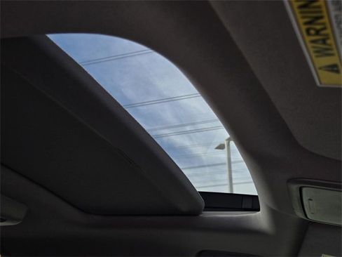 Used 2024 Honda Odyssey Elite image 9