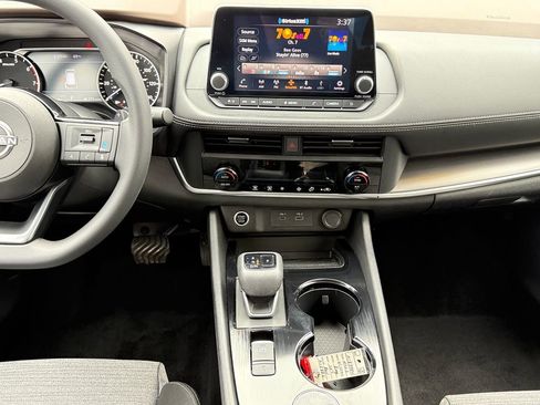 Used 2023 Nissan Rogue SV image 14