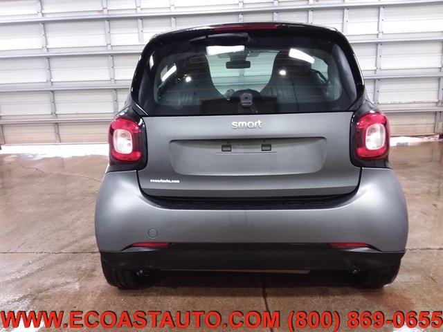 Used 2016 smart fortwo passion RWD image 8