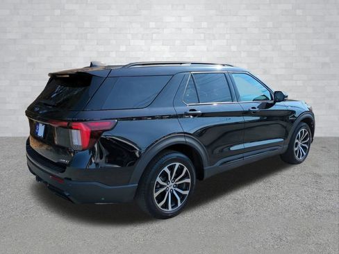 Used 2025 Ford Explorer ST-Line image 5