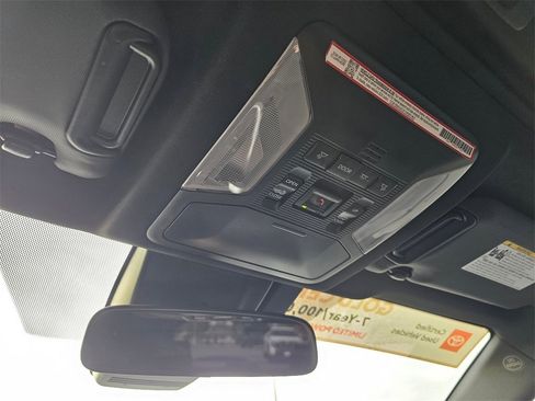 Used 2025 Toyota RAV4 SE image 28