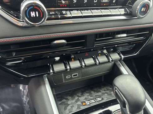 Used 2024 Chevrolet Colorado Z71 w/ Z71 Convenience Package 2 image 24