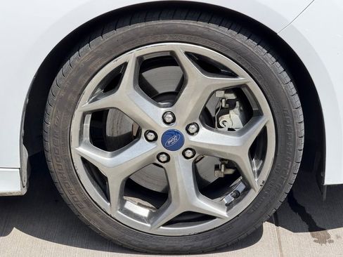 Used 2017 Ford Focus ST FWD image 6