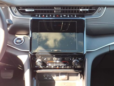 New 2025 Jeep Grand Cherokee L Laredo w/ Luxury Tech Group I image 10