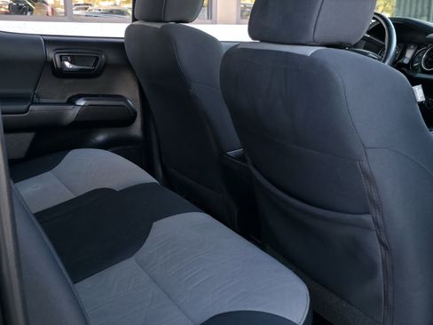 Used 2020 Toyota Tacoma TRD Sport image 30