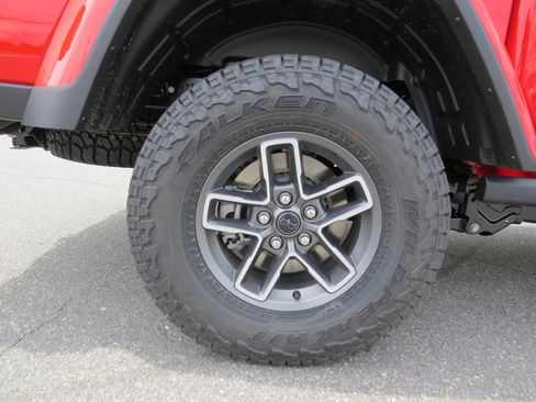 New 2025 Jeep Gladiator Mojave image 11