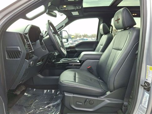 Used 2022 Ford F250 Lariat w/ Black Appearance Package image 14