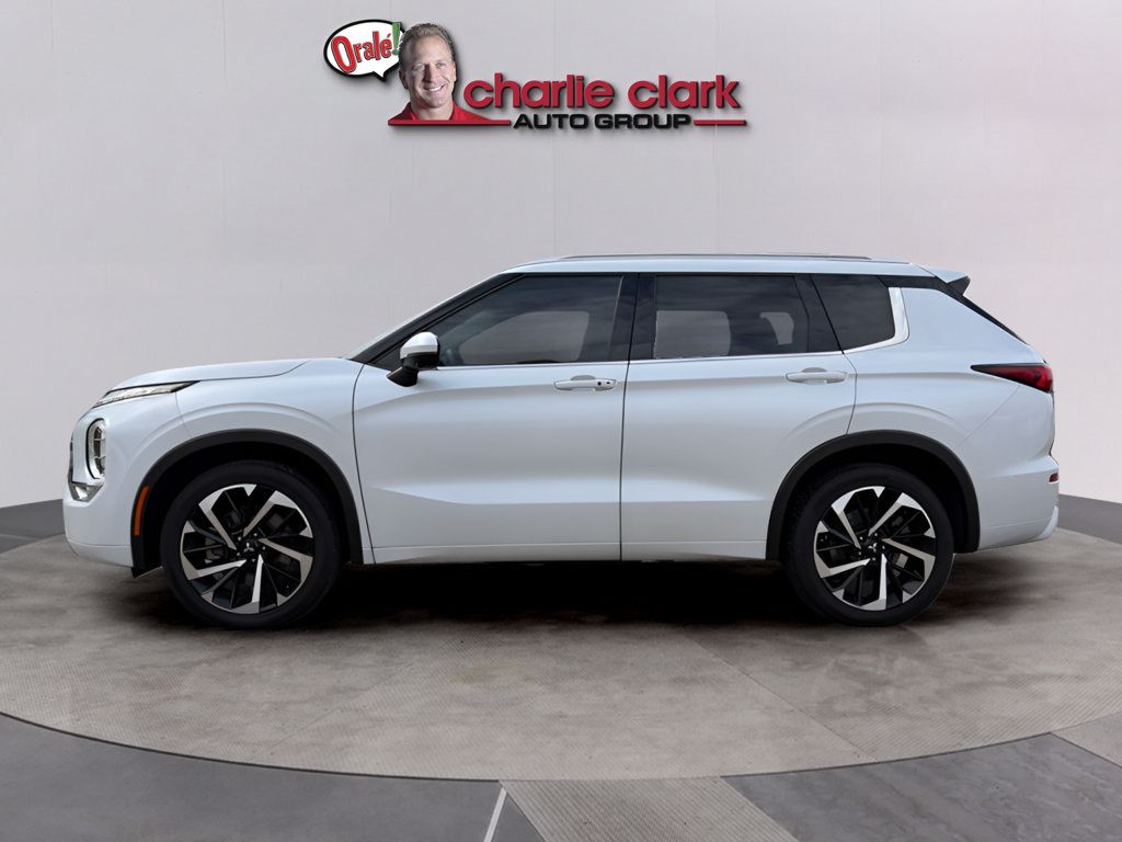 Used 2022 Mitsubishi Outlander SEL FWD image 2