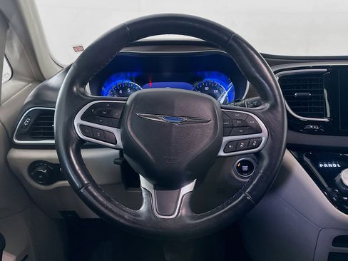 Used 2019 Chrysler Pacifica Touring-L Plus w/ Advanced Safetytec Group FWD image 18
