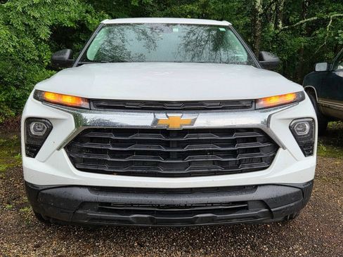 Used 2024 Chevrolet TrailBlazer LS w/ LS Convenience Package FWD image 2