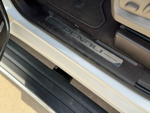 Used 2019 GMC Yukon XL Denali w/ Denali Ultimate Package image 14