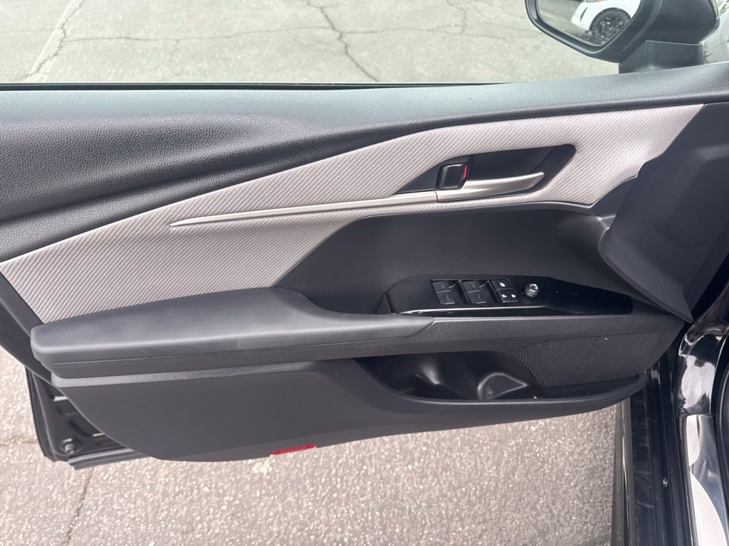 Used 2025 Toyota Camry SE FWD image 19