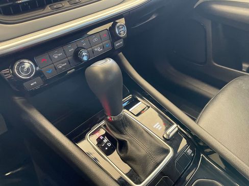 Used 2025 Jeep Compass Limited image 35