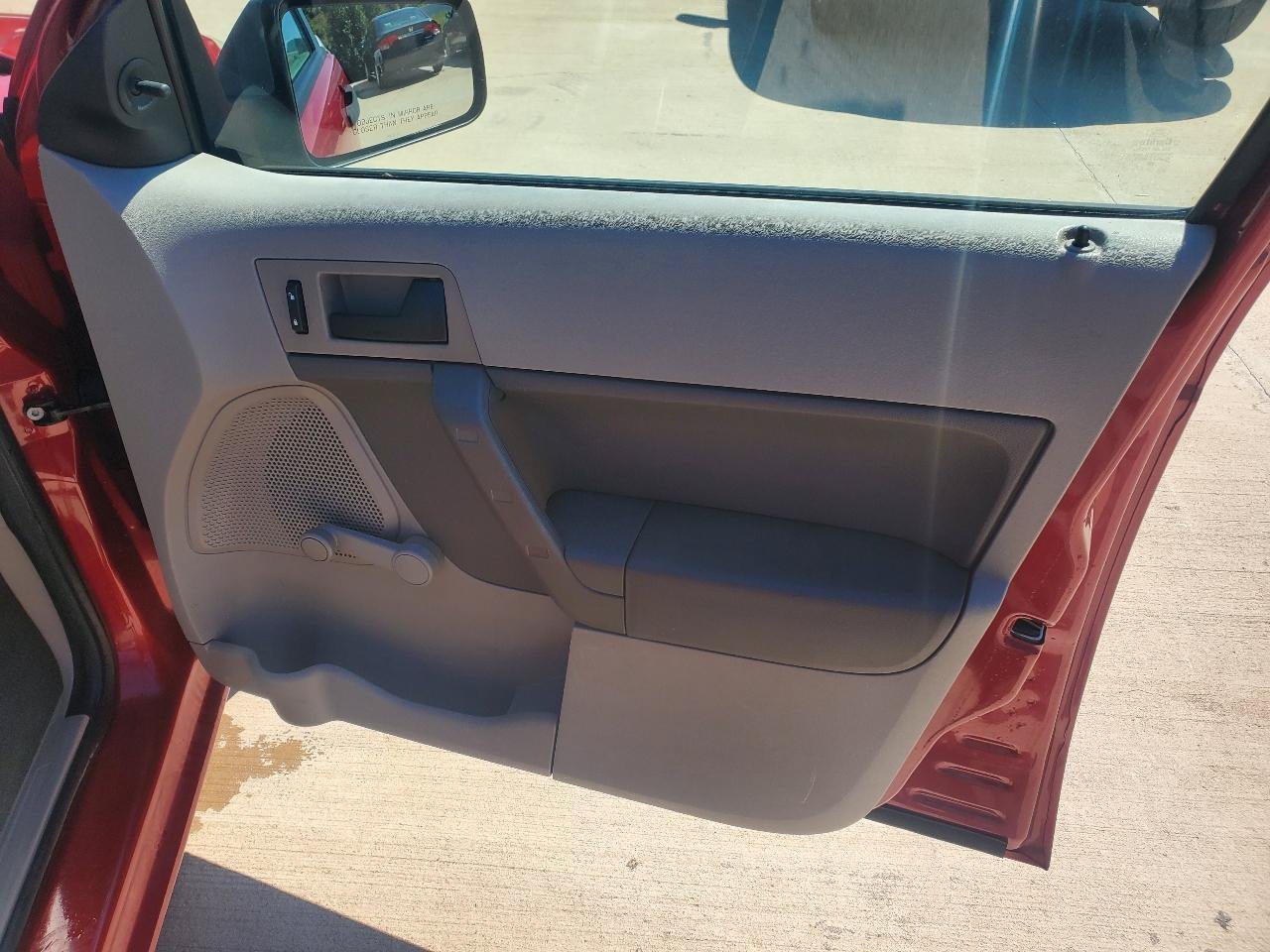 Used 2010 Ford Focus S FWD image 6
