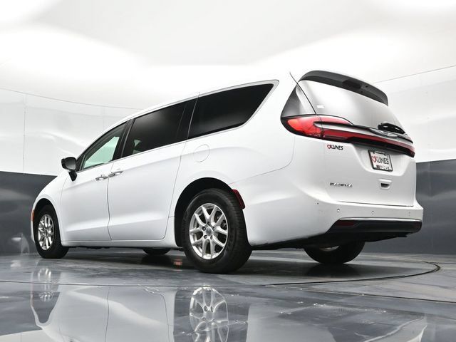Certified 2024 Chrysler Pacifica Touring-L FWD image 65