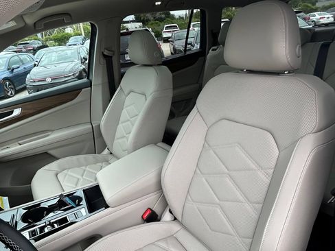 New 2026 Volkswagen Atlas SE FWD image 17