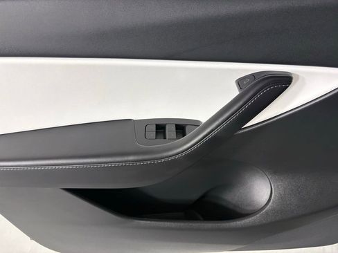 Used 2022 Tesla Model Y Long Range AWD/4WD image 17