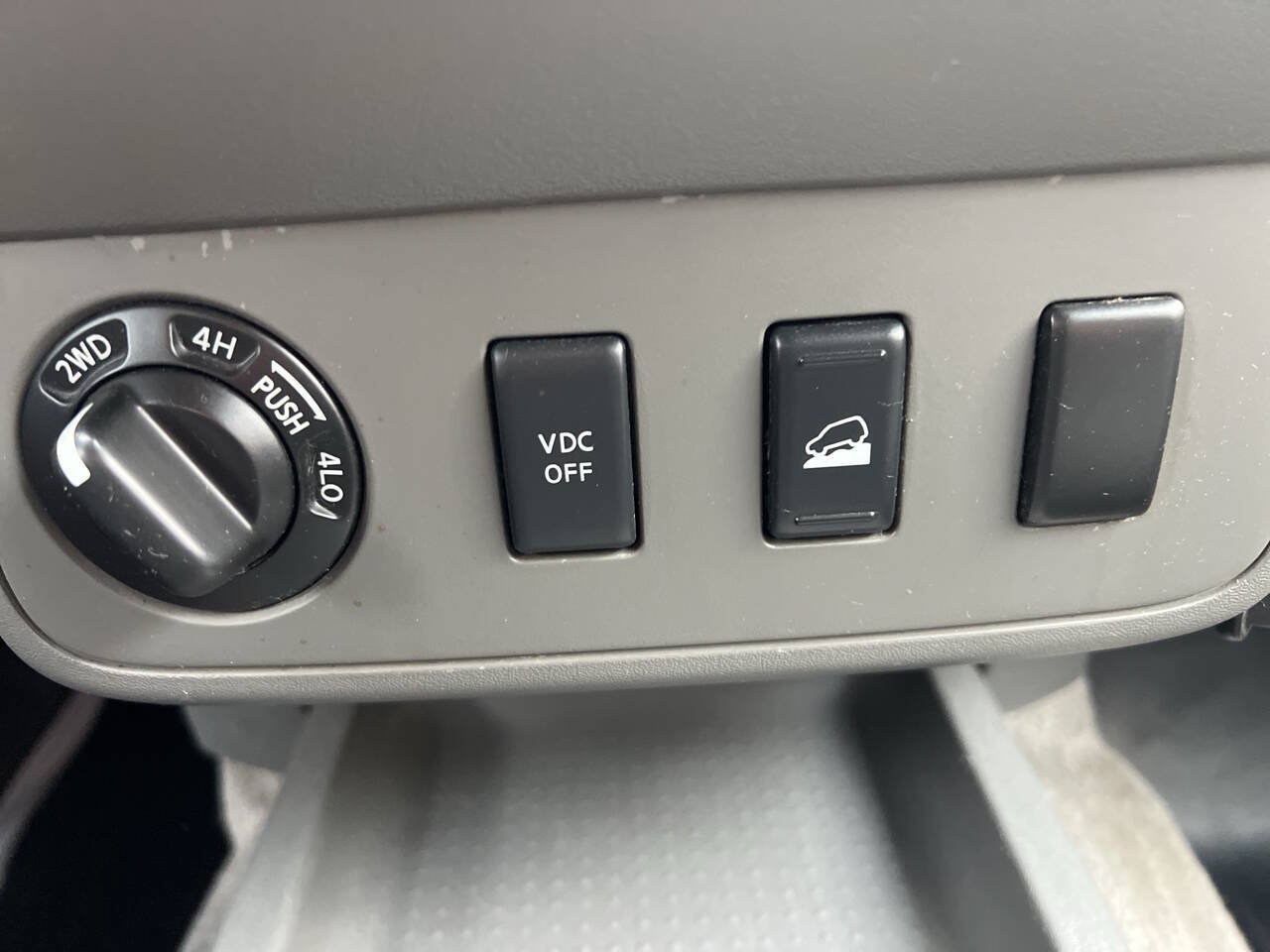 Used 2010 Nissan Frontier SE AWD/4WD image 20
