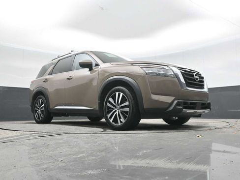 Used 2023 Nissan Pathfinder Platinum w/ Cargo Package image 48