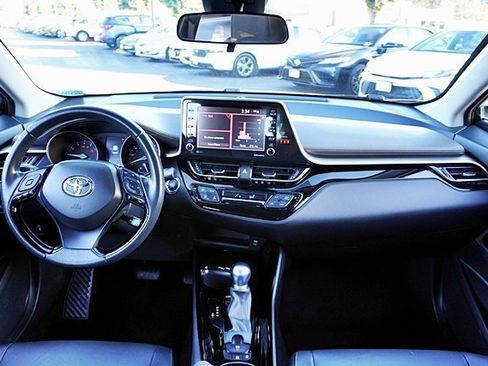 Used 2022 Toyota C-HR XLE image 18