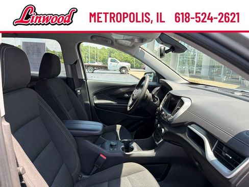 Used 2023 GMC Terrain SLE w/ Driver Convenience Package FWD image 8