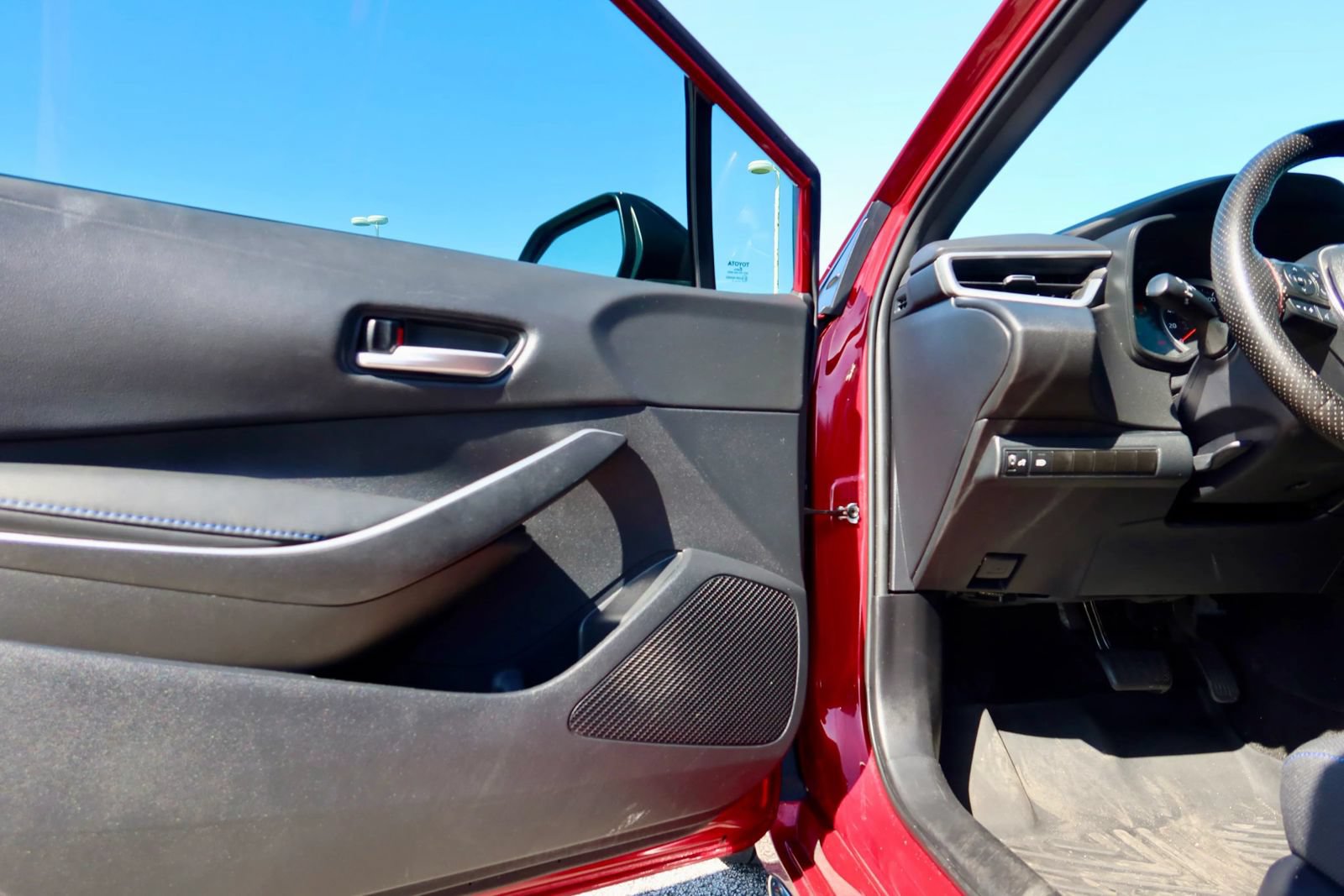 Used 2022 Toyota Corolla SE FWD image 23