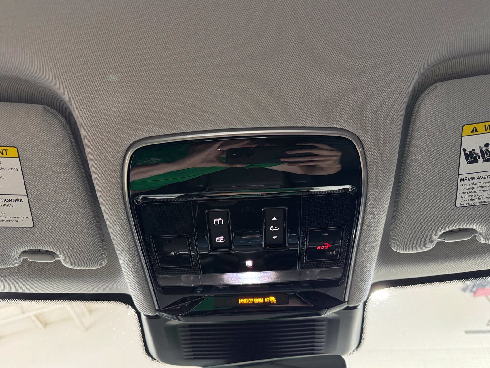 Used 2024 Land Rover Range Rover Sport SE AWD/4WD image 30