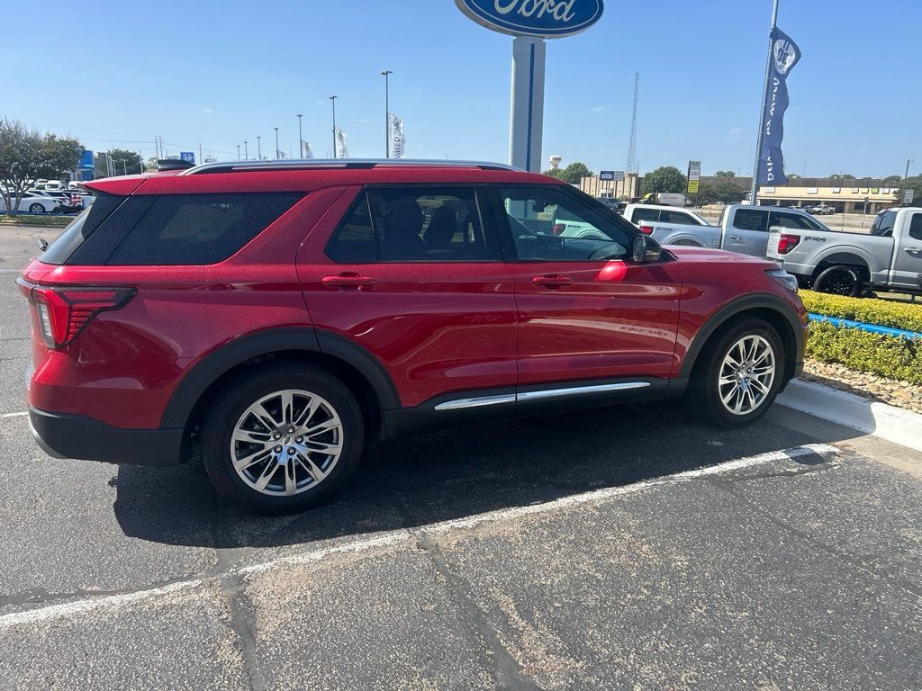 Used 2026 Ford Explorer Platinum RWD image 4