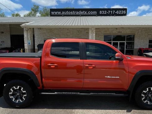 Used 2018 Toyota Tacoma TRD Off-Road w/ Technology Package RWD image 7