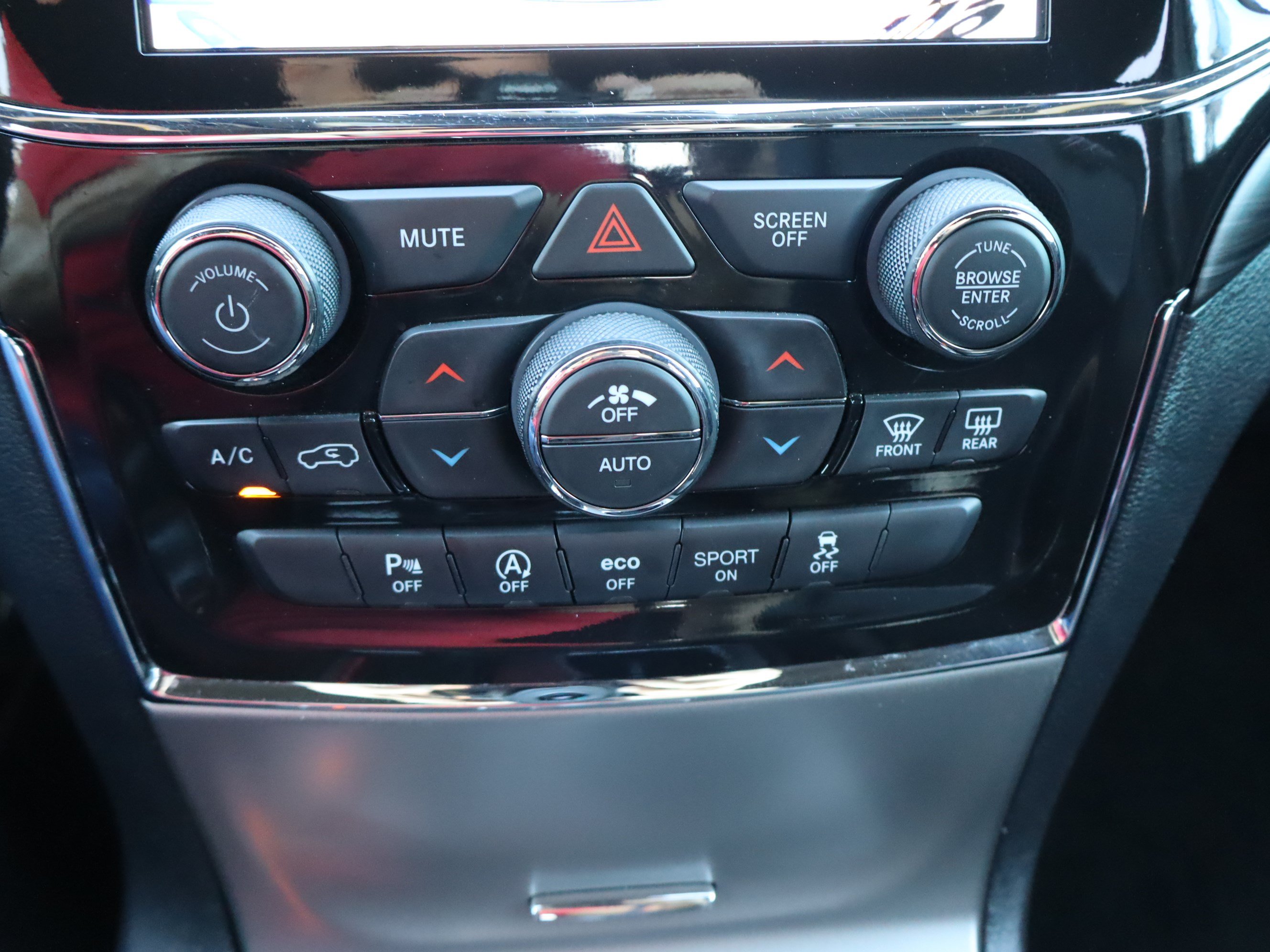 Used 2022 Jeep Grand Cherokee Laredo X AWD/4WD image 26