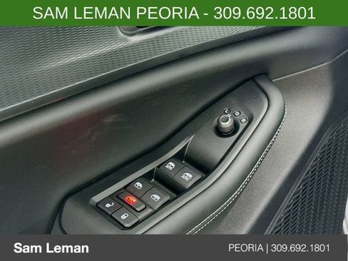 New 2025 Jeep Grand Cherokee Altitude image 17