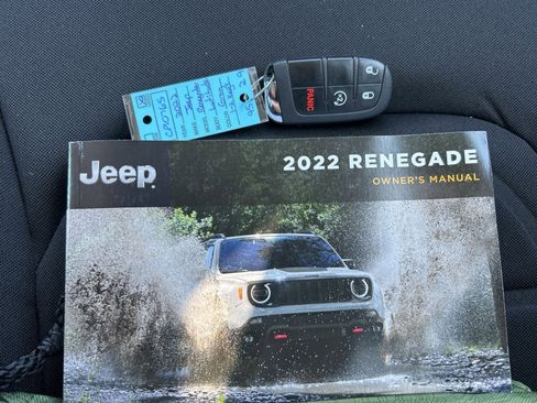 Certified 2022 Jeep Renegade Latitude w/ Convenience Group image 19