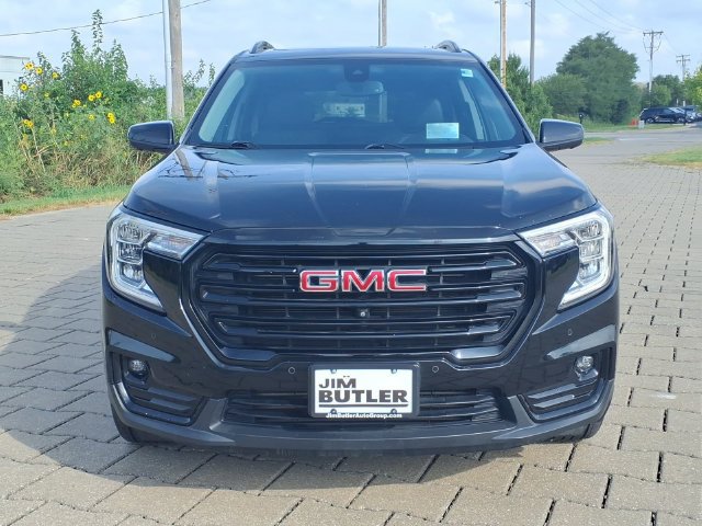 Used 2024 GMC Terrain SLT w/ Tech Package FWD image 28