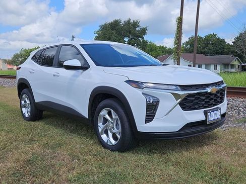 New 2026 Chevrolet Trax LS w/ LS Convenience Package FWD image 36