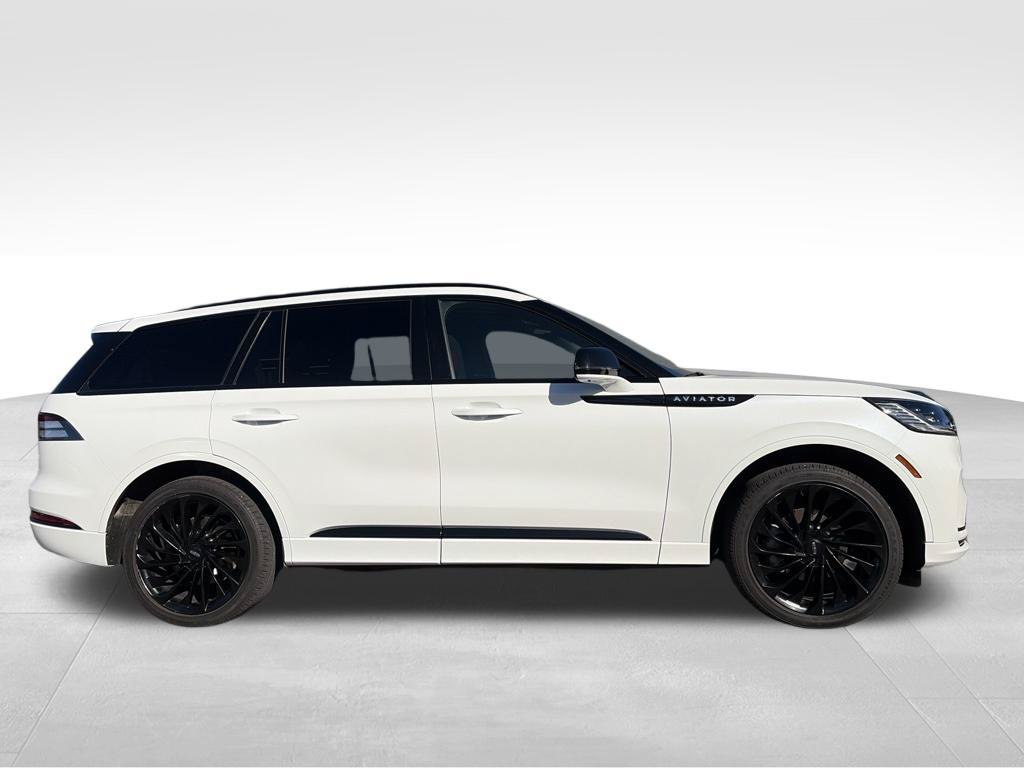 Used 2025 Lincoln Aviator Reserve w/ Jet Appearance Package AWD/4WD image 2
