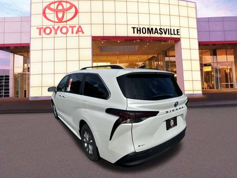 New 2025 Toyota Sienna XLE image 7