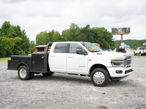 New 2026 RAM 4500 4x4 Crew Cab DRW w/ Laramie Trim Package image 25