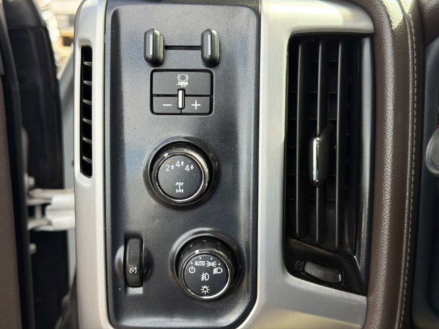 Used 2019 GMC Sierra 2500 SLT w/ Duramax Plus Package AWD/4WD image 27