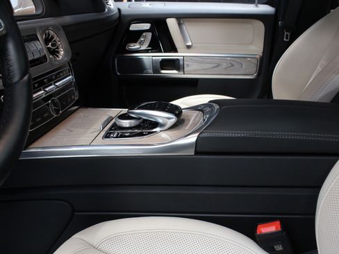 Used 2022 Mercedes-Benz G 550 G 550 AMG Line w/ Exclusive Interior Package image 32