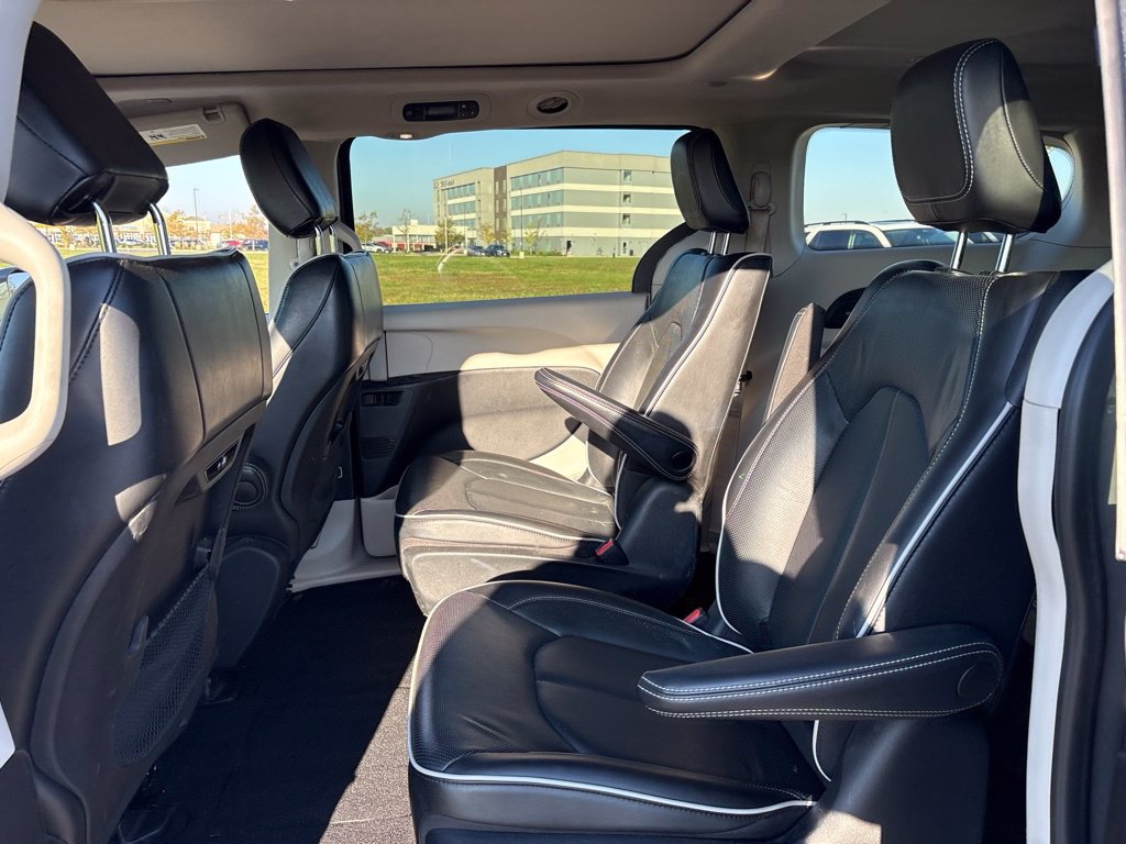 Used 2022 Chrysler Pacifica Limited FWD image 15