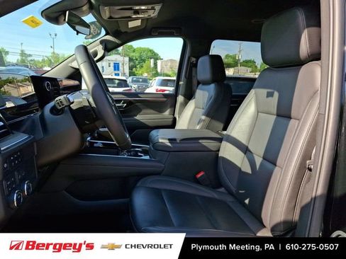 Certified 2025 Chevrolet Suburban LT AWD/4WD image 16