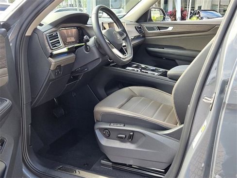 Certified 2025 Volkswagen Atlas SEL image 13