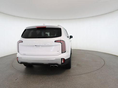 Used 2023 Kia Telluride EX w/ EX Captain's Chair Package image 15