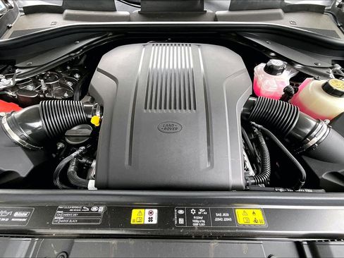 New 2025 Land Rover Range Rover SE image 11
