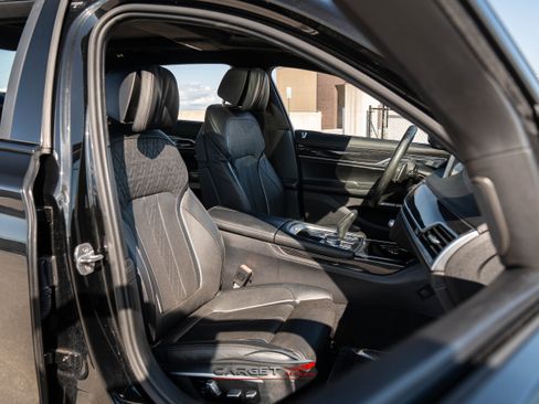 Used 2016 BMW 750i w/ M Sport Package image 17