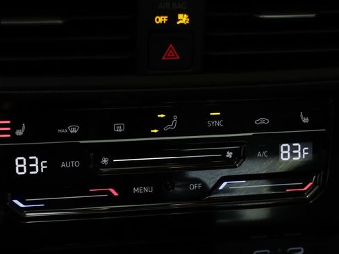 Used 2025 Volkswagen Jetta SE w/ Sunroof Package FWD image 10