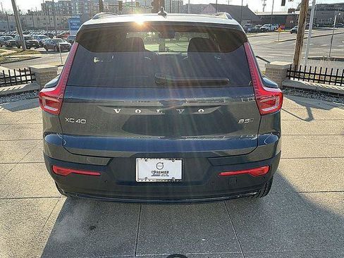 New 2026 Volvo XC40 B5 Core AWD/4WD image 9