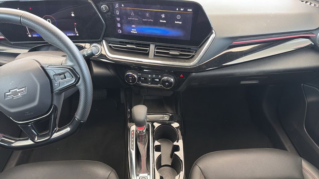 Used 2025 Chevrolet Trax RS w/ Sunroof Package FWD image 8
