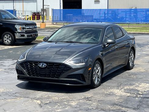 Used 2023 Hyundai Sonata SEL w/ Convenience Package FWD image 3